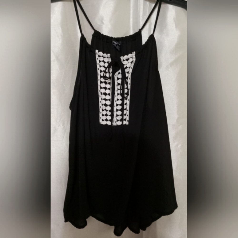 Rue21 BOHO Black/white adjustable racerback cami size XL
